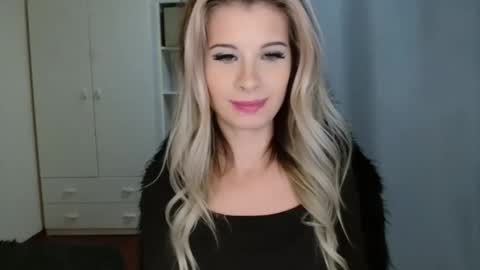 KristineAmore online show from 11.11.25