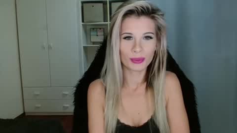 KristineAmore online show from 11.13.25