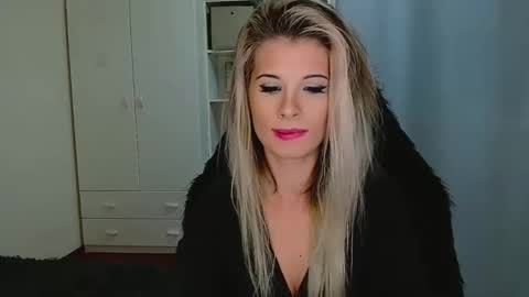 KristineAmore online show from 11.14.25