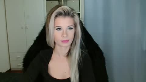 KristineAmore online show from 11.21.25