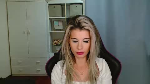 KristineAmore online show from 11.26.25