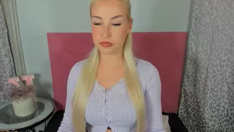 KristyFlowers online show from 03.25.26