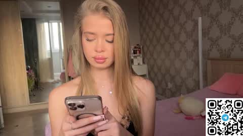 Snapshot of krohka111 chatting on 03.17.26 kroshka meow online show from 03.17.26