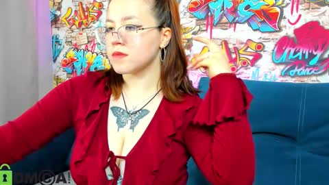 Snapshot of krysadapp chatting on 09.29.25 Krys online show from 09.29.25