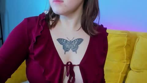 Snapshot of krysadapp chatting on 09.30.25 Krys online show from 09.30.25