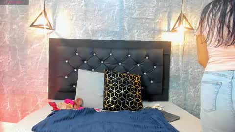 Snapshot of krystal_taylor23 chatting on 11.12.25 Kystal Taylor online show from 11.12.25