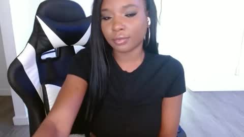 Snapshot of krystalblakexxx chatting on 10.29.25 Krystal Blake online show from 10.29.25