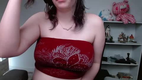 Snapshot of krystalsyxx chatting on 05.19.26 Krystal Syx online show from 05.19.26