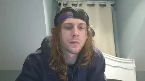 Snapshot of krytiar1992 chatting on 10.21.25 krytiar1992 online show from 10.21.25