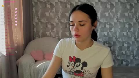 Snapshot of kseni_a chatting on 09.29.25 Ksenia online show from 09.29.25