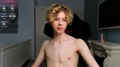 Snapshot of kudi_j chatting on 10.11.25 Kudi online show from 10.11.25