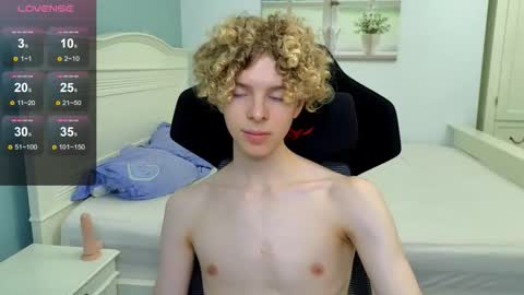 Snapshot of kudi_j chatting on 10.25.25 Kudi online show from 10.25.25