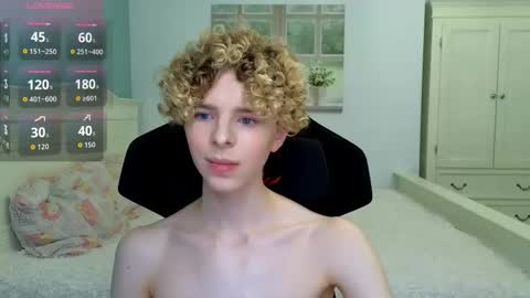 Snapshot of kudi_j chatting on 10.28.25 Kudi online show from 10.28.25