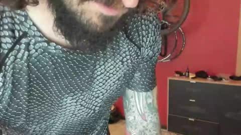 Snapshot of kumisboy chatting on 01.10.26 Robert online show from 01.10.26