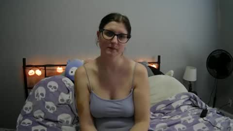 Snapshot of kunzitegoddess chatting on 01.09.25 Samantha online show from 01.09.25