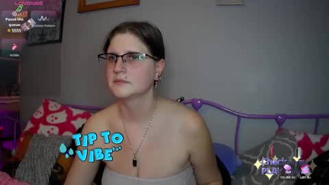 Snapshot of kunzitegoddess chatting on 03.05.25 Samantha online show from 03.05.25