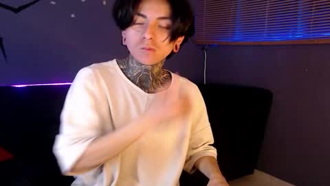 Snapshot of kuregari_xs chatting on 10.21.25 kuregari_xs online show from 10.21.25