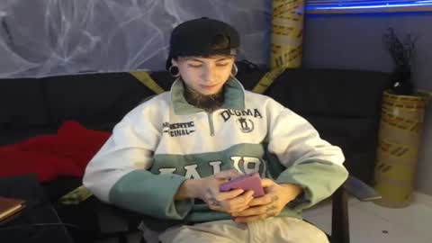 Snapshot of kuregari_xs chatting on 10.26.25 kuregari_xs online show from 10.26.25