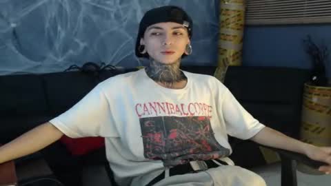 Snapshot of kuregari_xs chatting on 10.27.25 kuregari_xs online show from 10.27.25