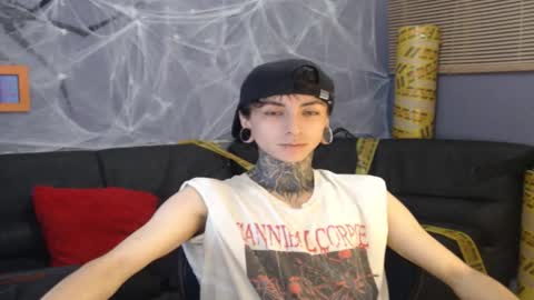 Snapshot of kuregari_xs chatting on 10.28.25 kuregari_xs online show from 10.28.25