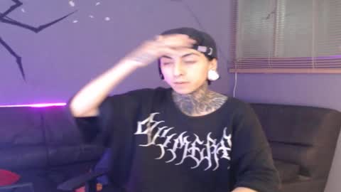 Snapshot of kuregari_xs chatting on 11.05.25 kuregari_xs online show from 11.05.25