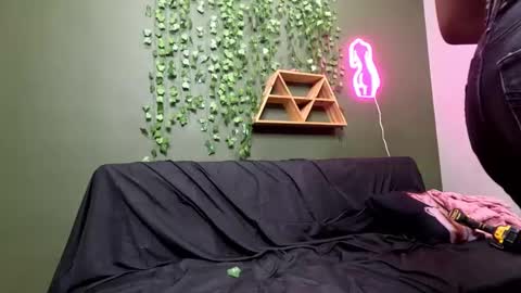 Snapshot of kuromi_devil chatting on 11.08.25 kuromi_devil online show from 11.08.25