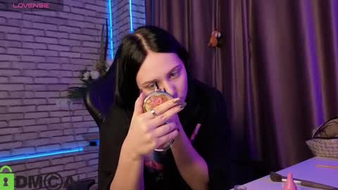 Snapshot of kvetachka chatting on 10.22.25 Kvetachka Thu-Sun 0900am-1500pmGTM2 online show from 10.22.25