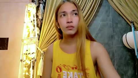 Snapshot of kween_romance chatting on 10.05.25 Kween online show from 10.05.25