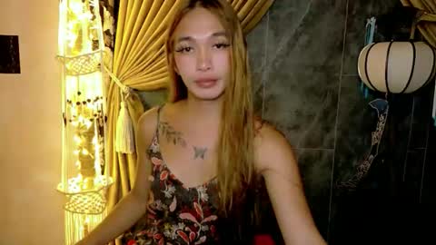 Snapshot of kween_romance chatting on 10.12.25 Kween online show from 10.12.25