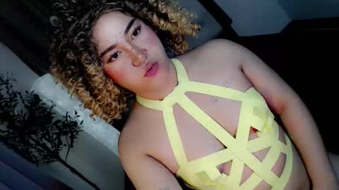 Snapshot of kyla_andrea chatting on 11.10.25 kyla online show from 11.10.25