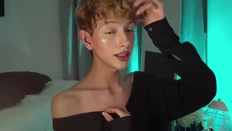 Snapshot of kyle__cooper chatting on 12.11.24 Kyle Cooper online show from 12.11.24