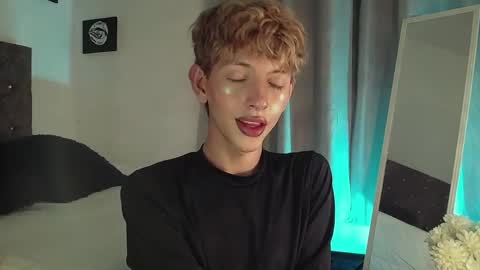 Snapshot of kyle__cooper chatting on 12.14.24 Kyle Cooper online show from 12.14.24