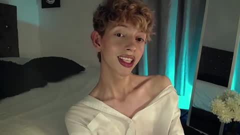 Snapshot of kyle__cooper chatting on 12.16.24 Kyle Cooper online show from 12.16.24