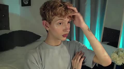 Snapshot of kyle__cooper chatting on 12.17.24 Kyle Cooper online show from 12.17.24