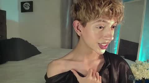 Snapshot of kyle__cooper chatting on 12.19.24 Kyle Cooper online show from 12.19.24