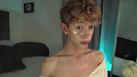 Snapshot of kyle__cooper chatting on 12.22.24 Kyle Cooper online show from 12.22.24