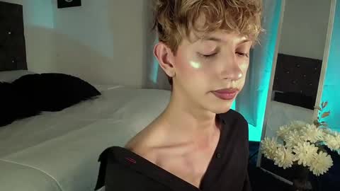 Snapshot of kyle__cooper chatting on 12.23.24 Kyle Cooper online show from 12.23.24