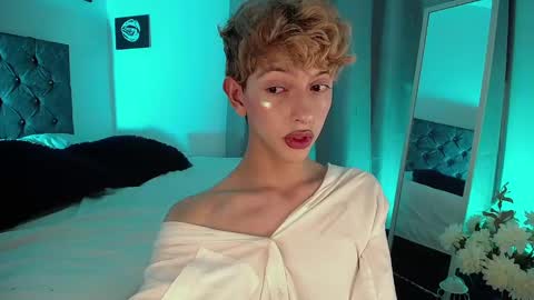 Snapshot of kyle__cooper chatting on 12.31.24 Kyle Cooper online show from 12.31.24