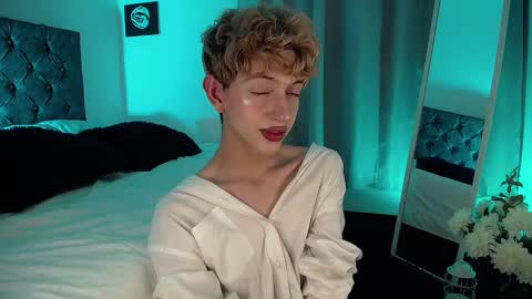 Snapshot of kyle__cooper chatting on 12.31.24 Kyle Cooper online show from 12.31.24