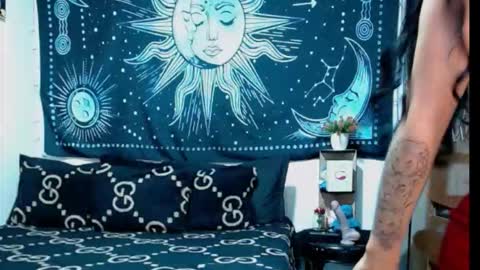 Snapshot of kylie_capricorn chatting on 10.10.25 kylie online show from 10.10.25