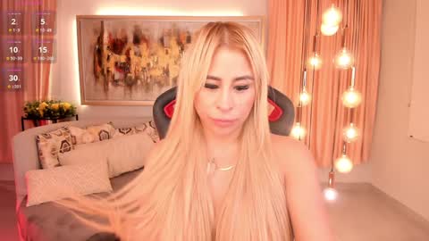 Snapshot of kylie_cooper chatting on 01.13.25 Kylie online show from 01.13.25