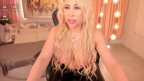Snapshot of kylie_cooper chatting on 01.16.25 Kylie online show from 01.16.25