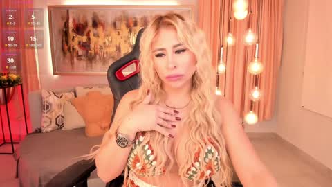 Snapshot of kylie_cooper chatting on 01.19.25 Kylie online show from 01.19.25
