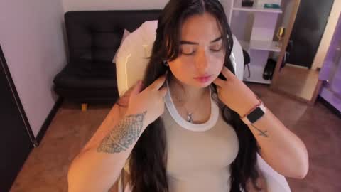 Snapshot of kylie_fire chatting on 01.15.25 kylie online show from 01.15.25