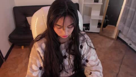 Snapshot of kylie_fire chatting on 02.10.25 kylie online show from 02.10.25