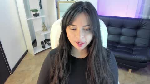 Snapshot of kylie_fire chatting on 03.06.25 kylie online show from 03.06.25