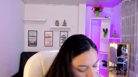 Snapshot of kylie_fire chatting on 09.22.25 kylie online show from 09.22.25