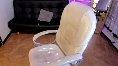 Snapshot of kylie_fire chatting on 09.24.25 kylie online show from 09.24.25