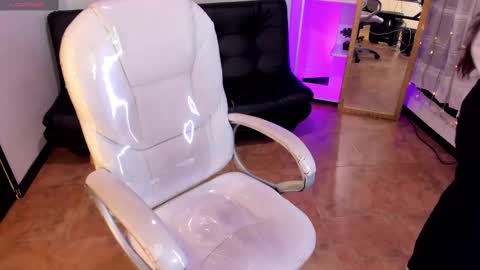 Snapshot of kylie_fire chatting on 10.01.25 kylie online show from 10.01.25