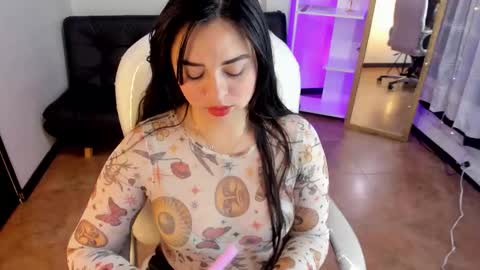 Snapshot of kylie_fire chatting on 10.18.25 kylie online show from 10.18.25